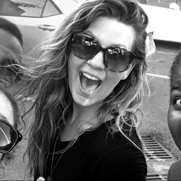 Meet your Posher, Amanda - Picture 1 of 2